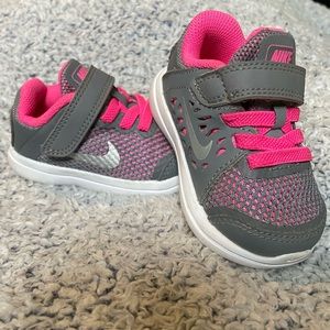 PINK AND GRAY BABY NIKE SNEAKERS SIZE 4C